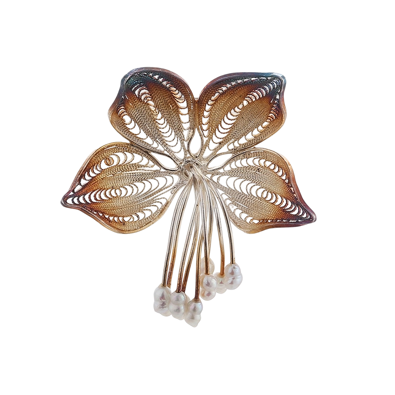 C00606 H&aring;ndlaget brosje med perle i 925 sterlings&oslash;lv